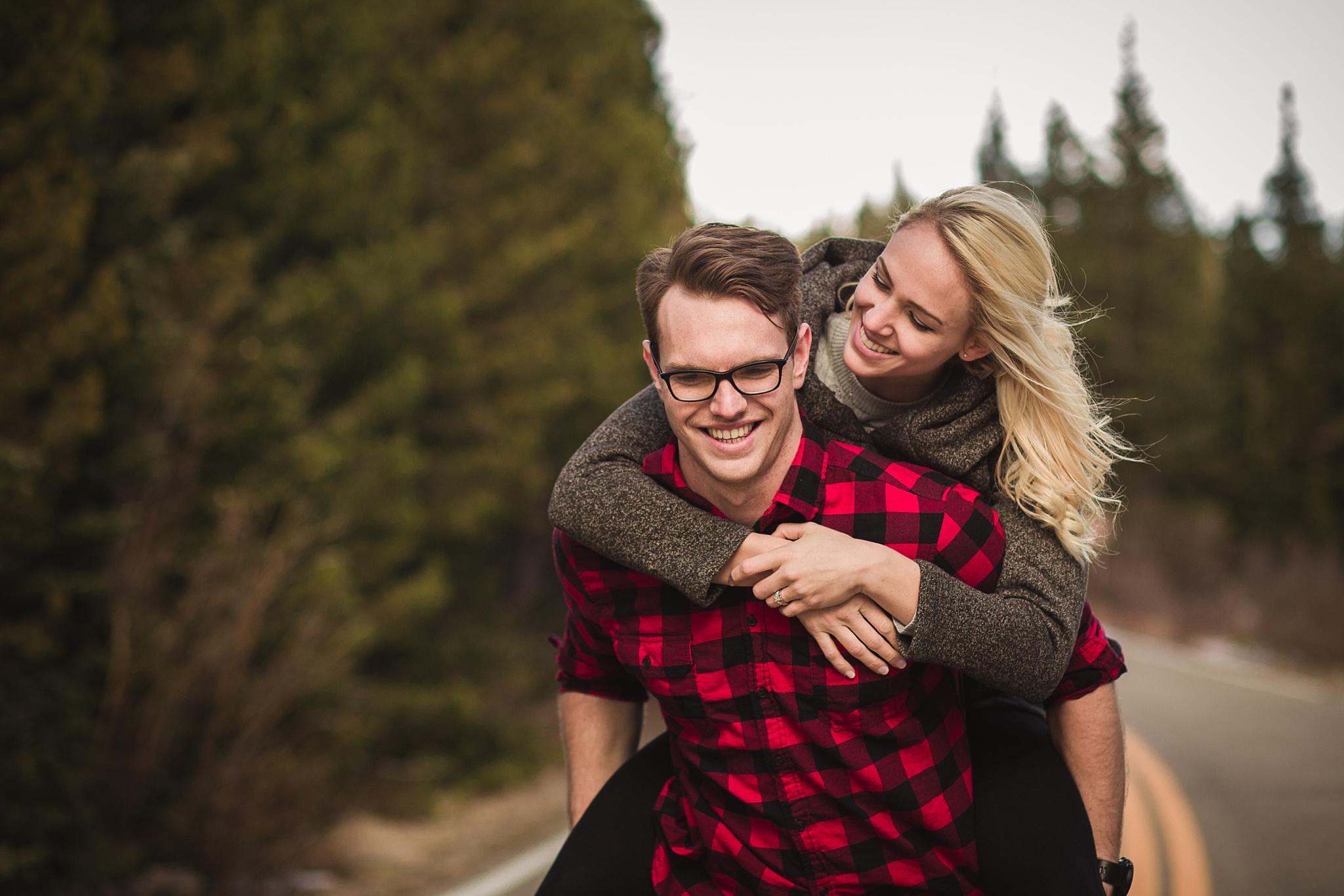 Man giving his fiancé a piggyback ride during their mountain engagement session. Amy & Jonathan’s Brainard Lake Winter Engagement Session by Colorado Engagement Photographer, Jennifer Garza. Colorado Engagement Photographer, Colorado Engagement Photography, Brainard Lake Engagement Session, Brainard Lake Engagement Photos, Mountain Engagement Session, Colorado Winter Engagement Photos, Winter Engagement Photography, Mountain Engagement Photographer, Colorado Wedding, Colorado Bride, MagMod