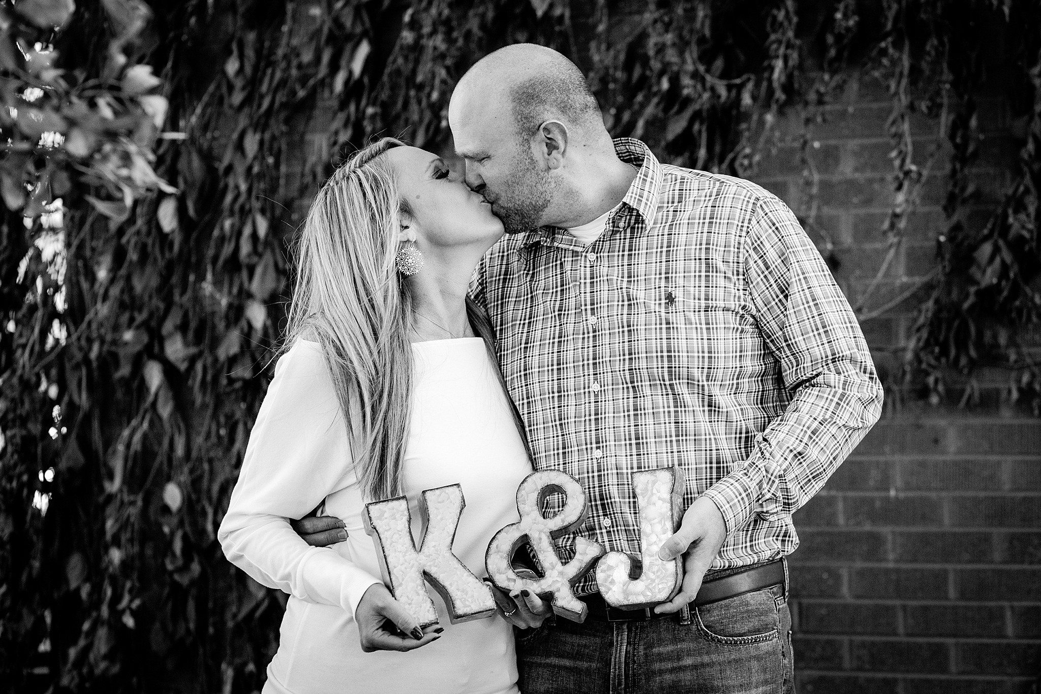 Couple holding up their initials with metal letters during their Colorado engagement session. Kelli & Jason’s Sweet Cow Ice Cream and Davidson Mesa Fall Engagement Session by Colorado Engagement Photographer, Jennifer Garza. Colorado Engagement Photographer, Colorado Engagement Photography, Sweet Cow Engagement Session, Davidson Mesa Engagement Session, Colorado Fall Engagement Photos, Fall Engagement Photography, Mountain Engagement Photographer, Colorado Wedding, Colorado Bride, MagMod