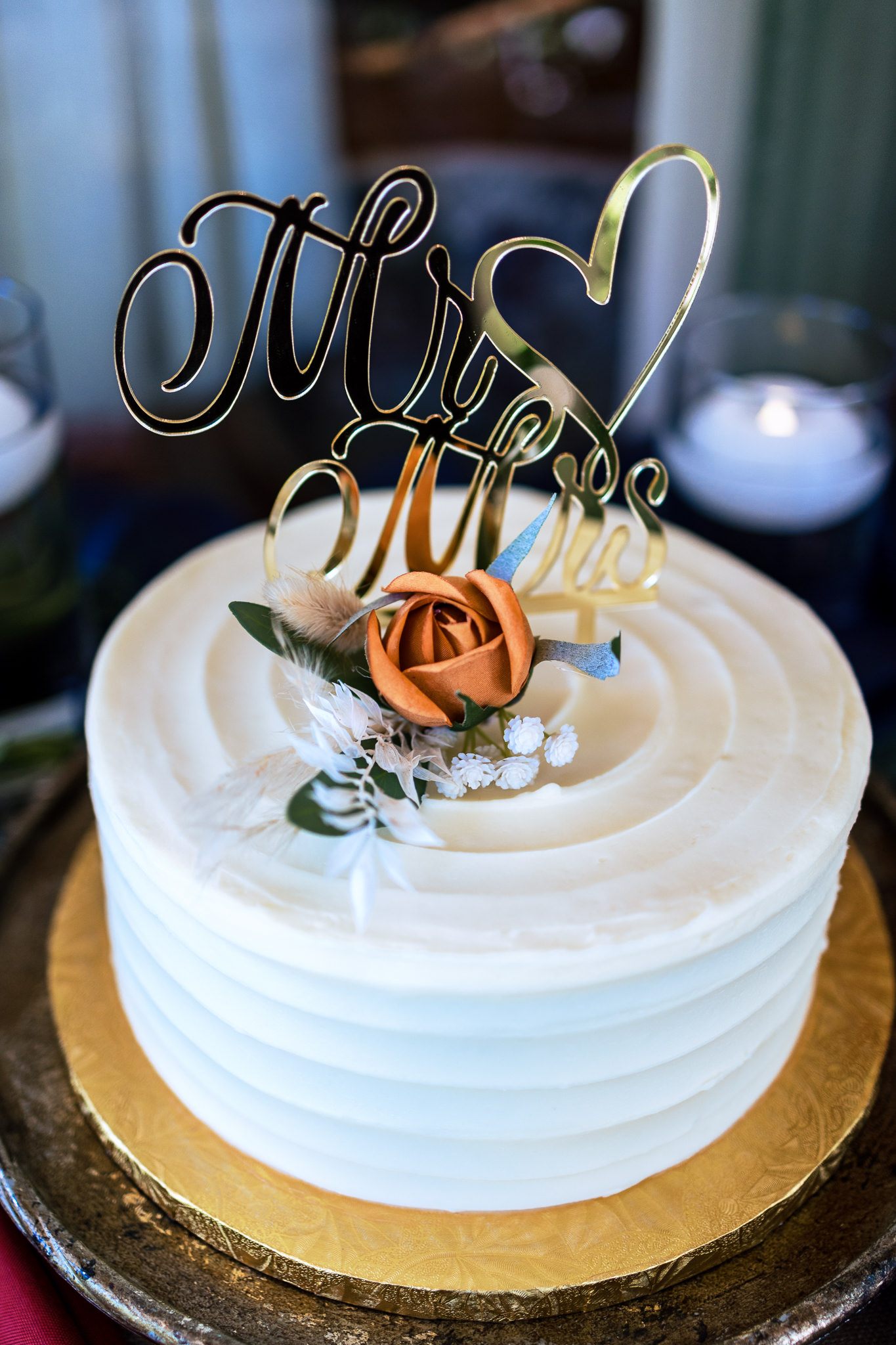 Detail photo of the wedding cake for Haley & Gytenis' Summer Wedding at The McCreery House by Colorado Wedding Photographer, Jennifer Garza.